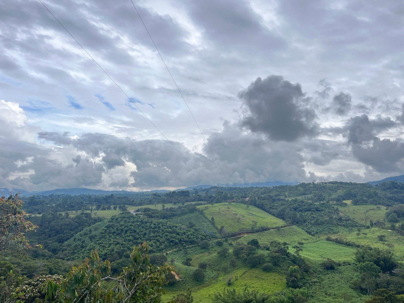 Panorámica de las montañas y el valle de Mogotes