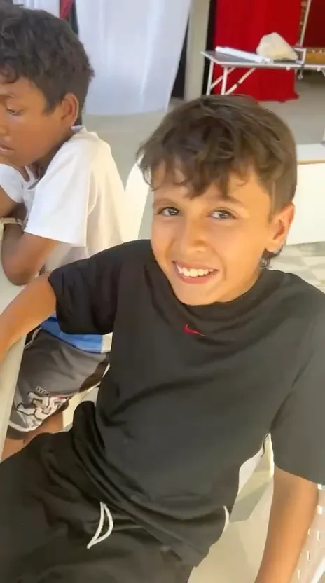 Un estudiante responde preguntas sobre el taller